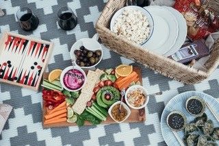 Familienpicknick auf der Schlössl-Wiese
