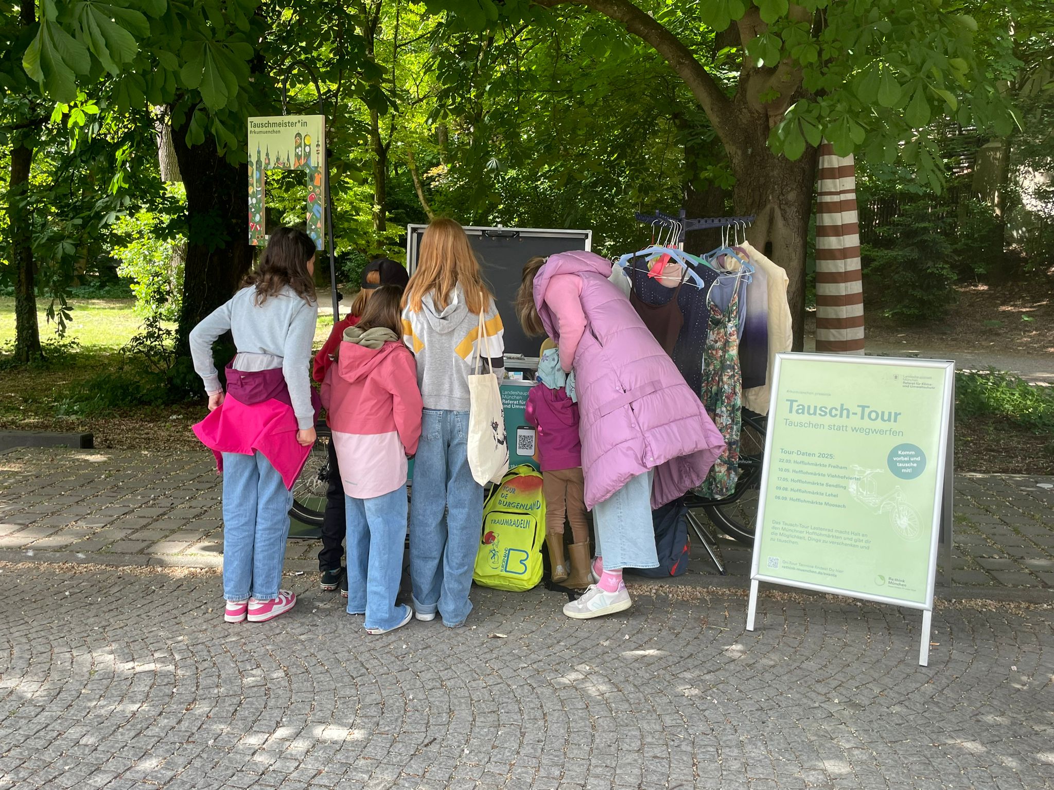 Tausch Tour auf der Schotterwiese Moosacher St.-Martins-Platz
